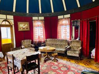 Отели типа «постель и завтрак» Magnit B & B Дилижан Семейный номер-11